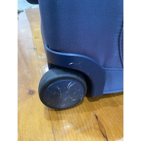 Victorinox Traveler Black 15” Wheeled Luggage Carry On Bag Black Nylon Canvas - Picture 8 of 16